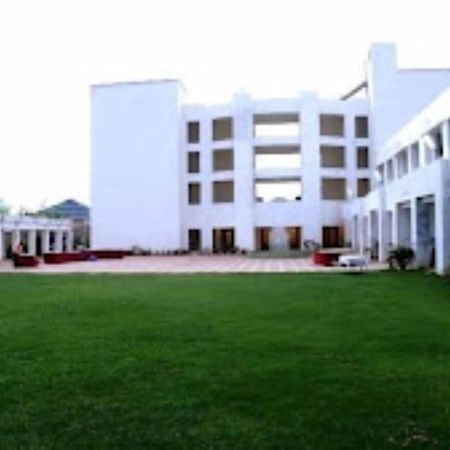 Blue Lily Beach Resort Пури Екстериор снимка