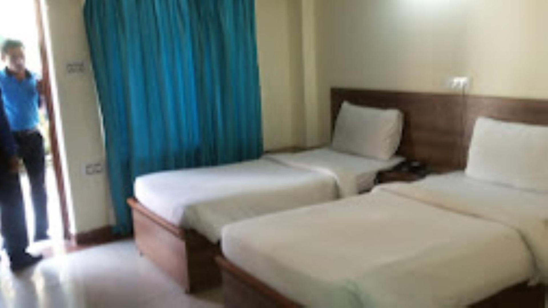 Blue Lily Beach Resort Пури Екстериор снимка